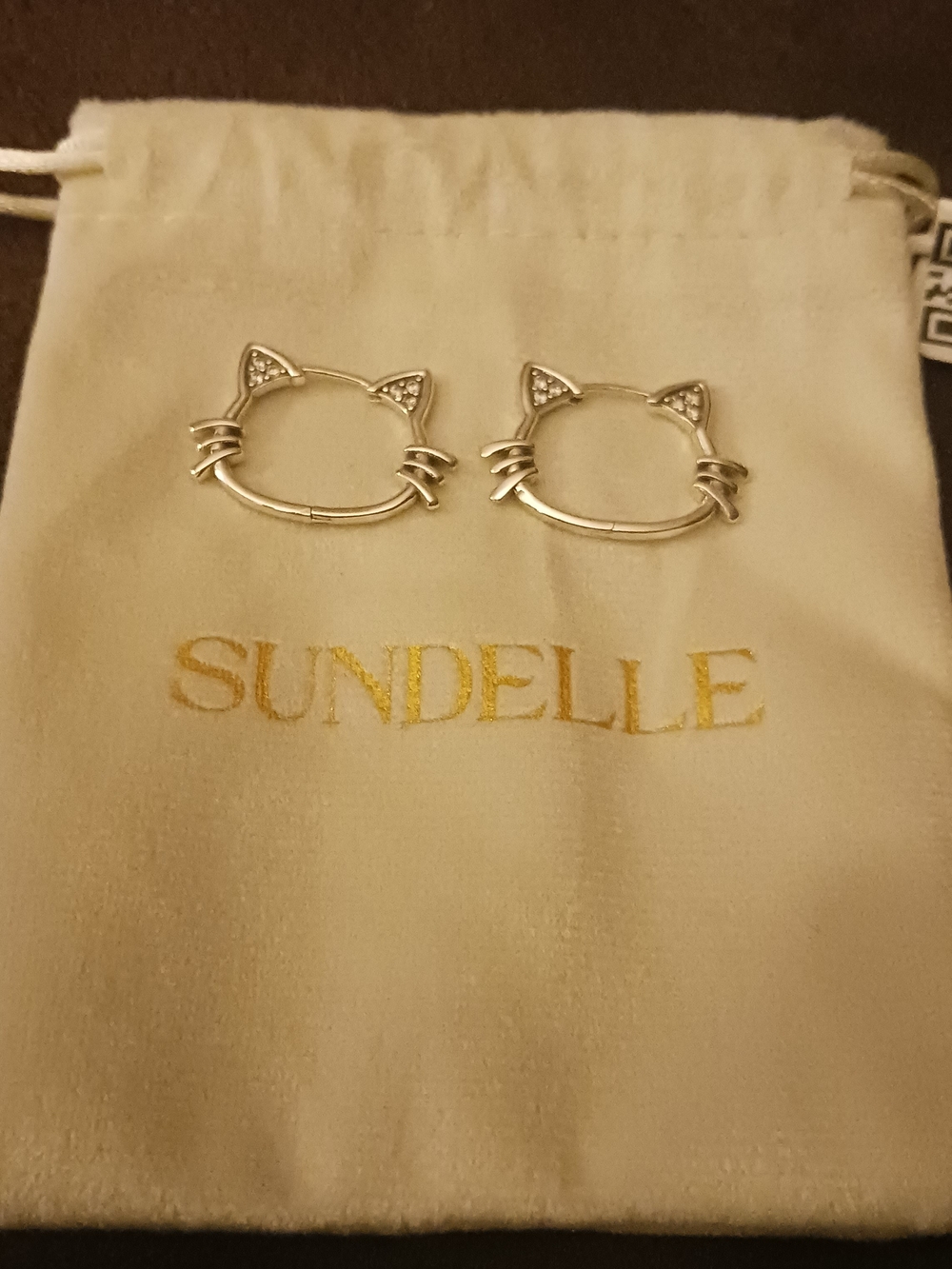 Sundelle Silver Cat Face Earrings, NWT
